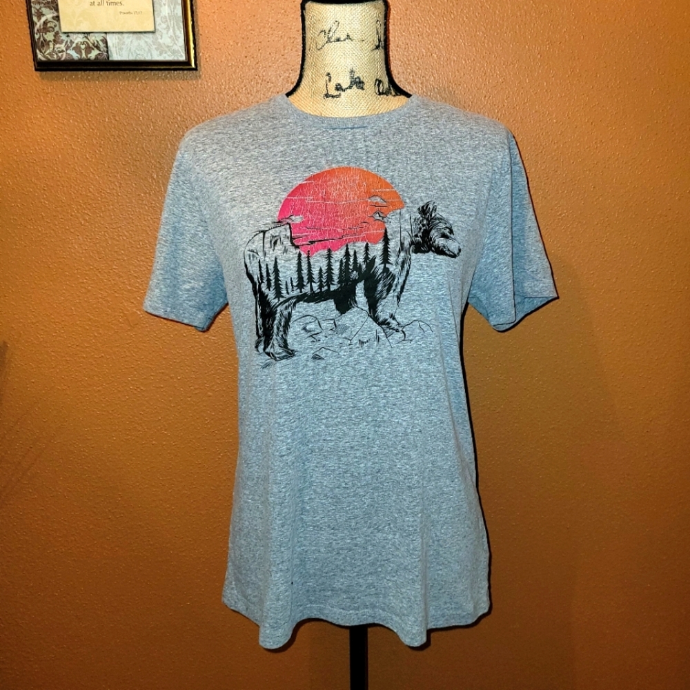 Old Navy Grey Bear Sun T-shirt Unisex